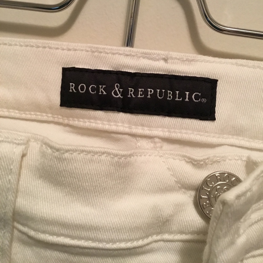 White Capri jeans